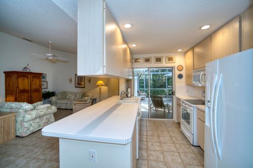 2802 Pin Oak Ct, West Palm Beach, FL 33410-4491