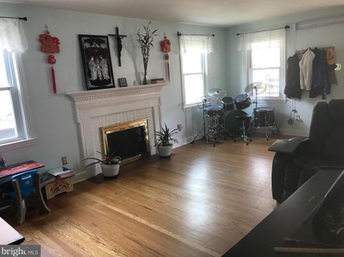 26 Johns Rd, Cheltenham PA  19012-1420 exterior