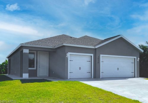 572 Sherwood Ave, Lehigh Acres, FL 33974-4642