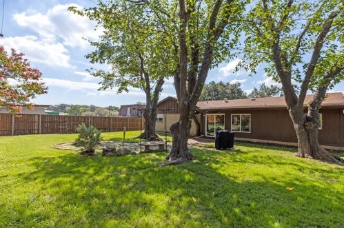 8008 Chapin Rd, Fort Worth, TX 76116-6904