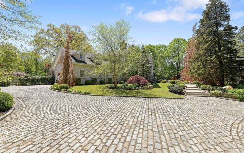 14 Kendrick Ln, Huntington Station, NY 11746-7816