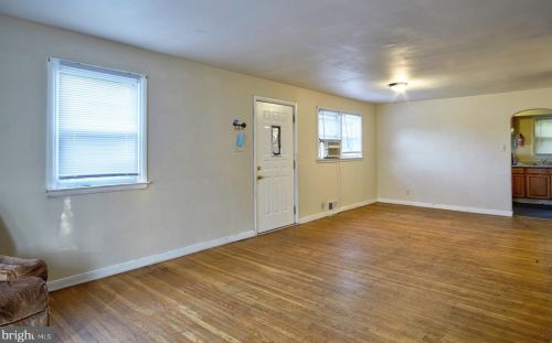 6833 Lee Ave, Camden NJ  08110-6122 exterior