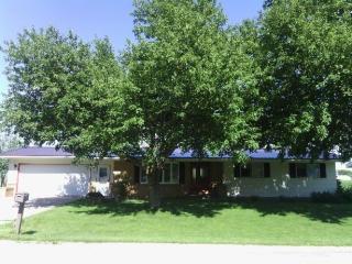 402 1st Ave, Keystone, IA 52249-9799