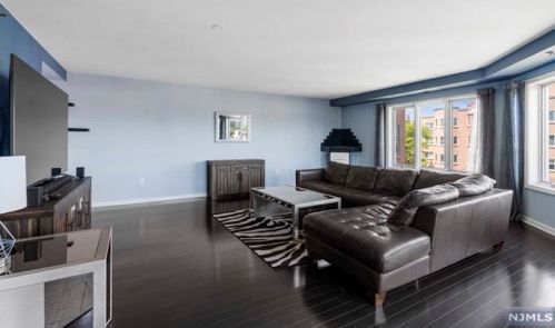 502 Rutledge Ct, Edgewater, NJ 07020-1662