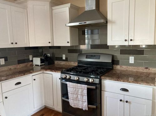 8 Summit Dr, Marlborough NY  12542-6408 exterior