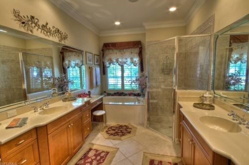 5076 Post Oak Ln, Naples FL  34105-4526 exterior