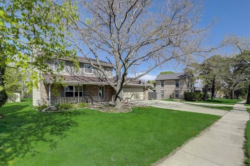 572 18th Ave, West Bend, WI 53095-3755