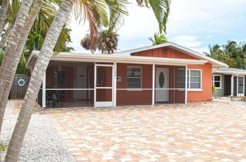 244 Miramar St, Fort Myers Beach, FL 33931-2825