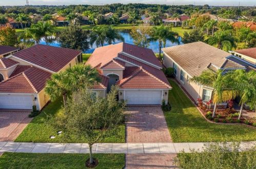 15919 Golden Lakes Dr, Wimauma, FL 33598-5204