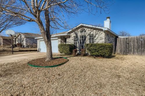 10208 Aurora Dr, Fort Worth, TX 76108-4044