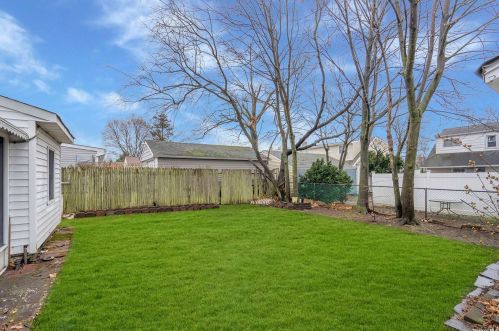 913 Merillon Ave, Westbury NY  11590-6112 exterior