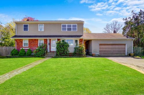 64 Kellum St, North Lindenhurst, NY 11757-1514