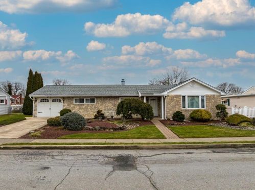 52 Magna Dr, Ironton, PA 18037-1436