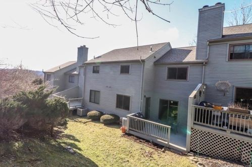 4 Pond View Dr, Brookfield Center CT  06804-3427 exterior