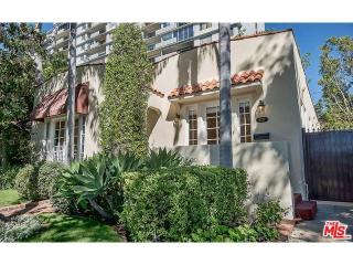 9039 Elevado St, Los Angeles CA  90069-4804 exterior