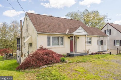 1733 Swamp Pike, Gilbertsville PA  19525-9704 exterior