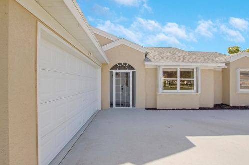 365 Cork Rd, Fort Pierce, FL 34984-6308