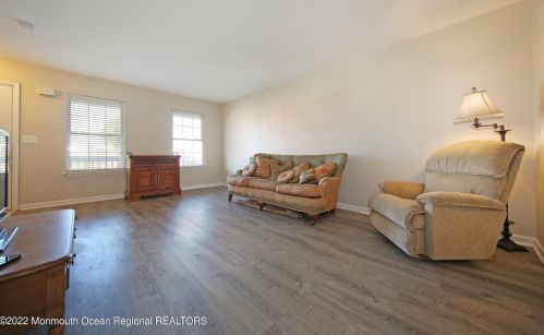 39 Shore Dr, Monmouth Hills NJ  07732-1027 exterior