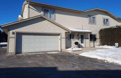 639 Beaus Bay, Slinger WI  53086-9002 exterior