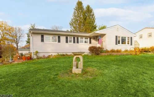1 Oleary Rd, West Milford Lakes, NJ 07480-5100