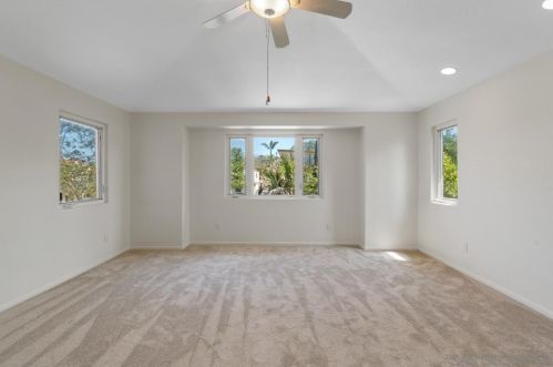 955 Agate St, San Diego CA  92109-1175 exterior