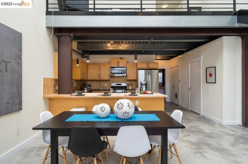 2858 Helen St, Oakland CA  94608-4028 exterior