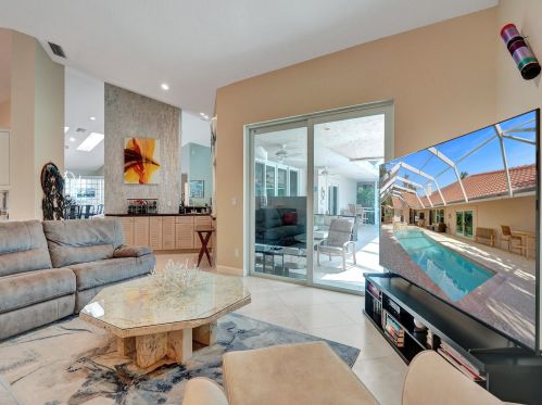 6806 Newport Lk Cir, Boca Raton FL 33496-3004 exterior