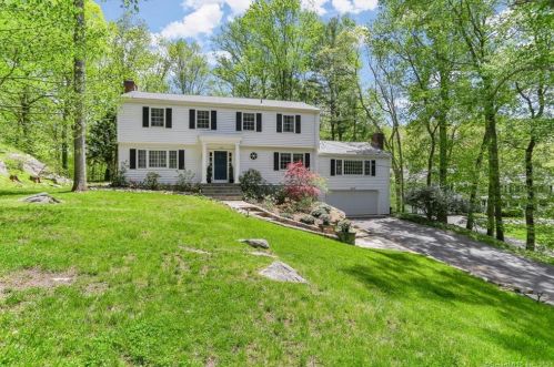 138 Saddle Hill Rd, Stamford, CT 06903-2303