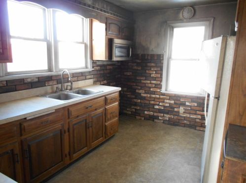 18 Monroe St, Latrobe, PA 15650-3145
