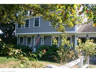 15 Burrows St, Groton, CT 06340-8810