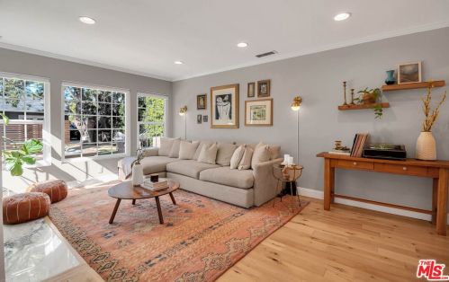 15027 Hartland St, Van Nuys CA  91405-3714 exterior