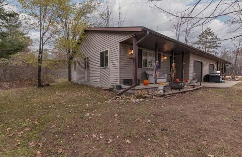 515 Left Foot Lake Rd, Crivitz, WI 54114-1615