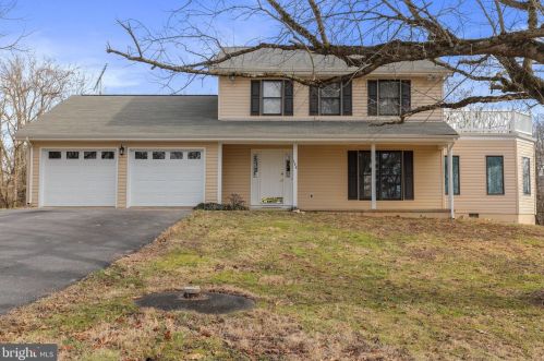 166 Hyde Park Ln, Charles Town WV  25414-4545 exterior