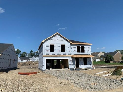 138 Leslie Farms Dr, Evans City, PA 16033-4722