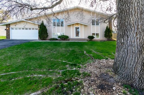 9817 York Curv, Minneapolis, MN 55431-2734