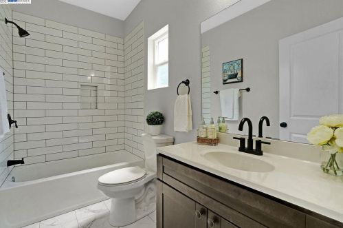 1324 76th Ave, Oakland CA  94621-2734 exterior