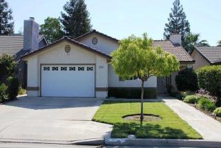 9552 Barton Ave, Fresno, CA 93720-4001