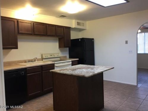 4015 Lazy Palm Dr, Tucson AZ 85730-3816 exterior