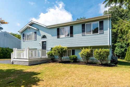 16 Joy Ln, Uncasville, CT 06382-2055