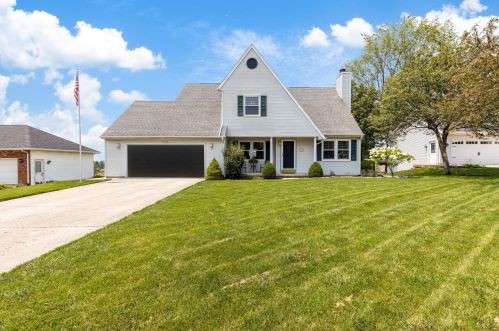 112 Greenridge Dr, Bellefontaine, OH 43311-2763