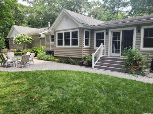 48 Birch Hill Rd, Mount Sinai NY  11766-1904 exterior