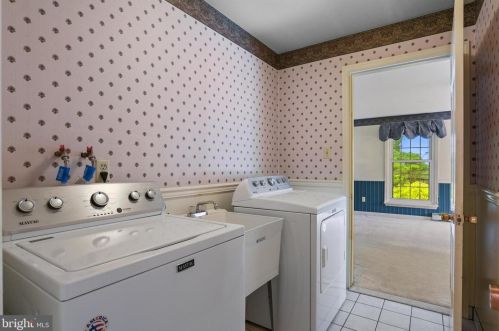 4351 Crestview Rd, Harrisburg PA 17112-2009 exterior