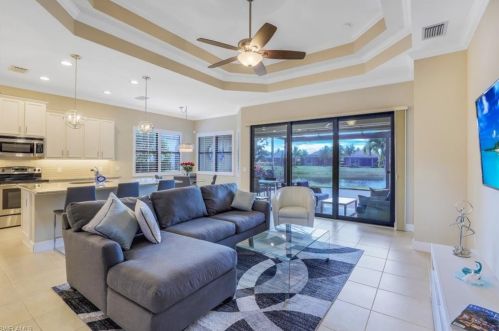 9366 Isla Bella Cir, Bonita Springs FL 34135-7274 exterior