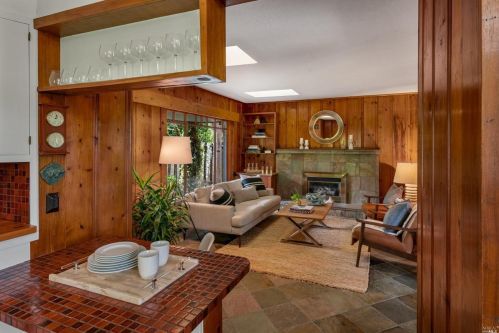 1095 Pine Tree Ln, Sebastopol CA  95472-2681 exterior