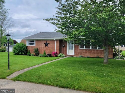 35 Pennsylvania Ave, Littlestown, PA 17340-1129