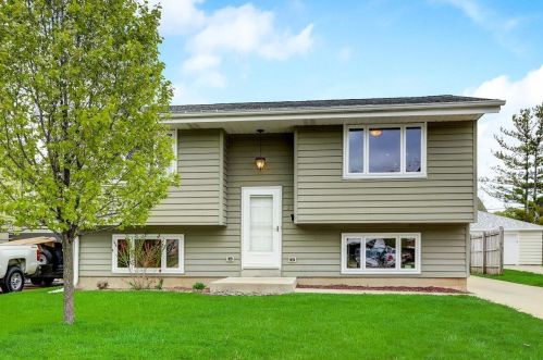 1022 121, Milwaukee WI 53226-3309 exterior