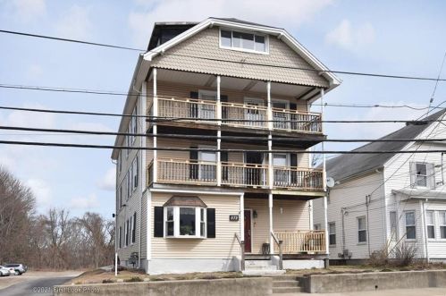 572 Manville Rd, Woonsocket, RI 02895-5550