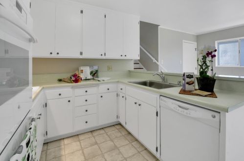 22 Henry Pl, Millbrae CA  94030-1610 exterior