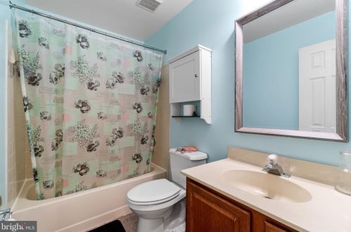 10632 Alison Dr, Springfield, VA 22015-2240