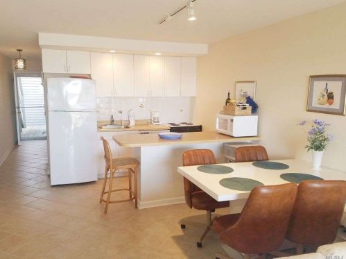 539 Dune Rd, West Hampton Beach, NY 11978-2946